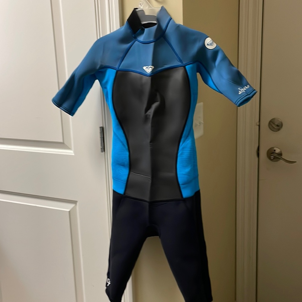 Girls wet suit